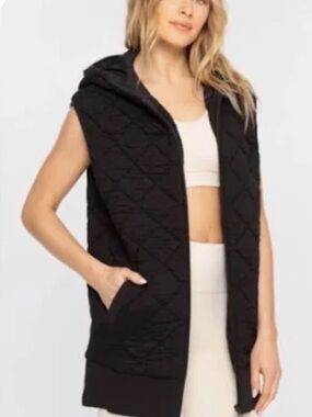 Mono B Oversized Quilted Hooded Vest - Black (size M)